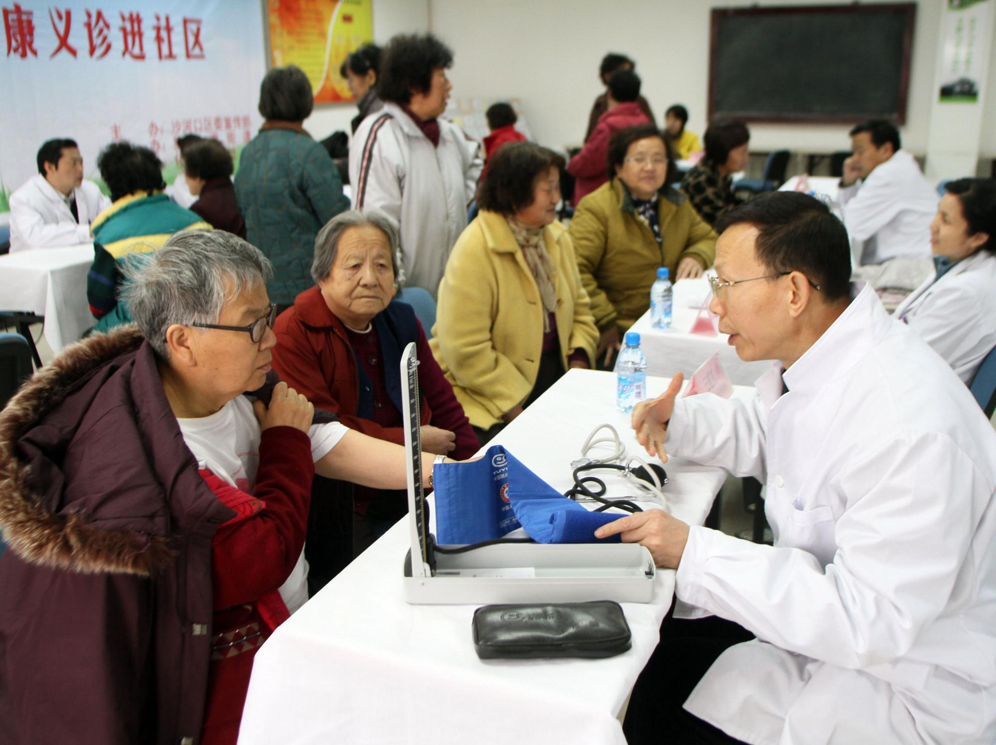 大連百名醫療專家義診進社區