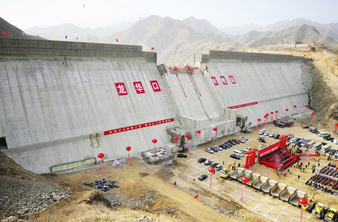 龍華口水電站大壩封頂