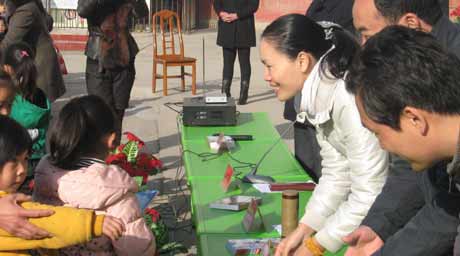 沈丘藉一女企業家愛心無限將價值50余萬元精美圖書贈家鄉