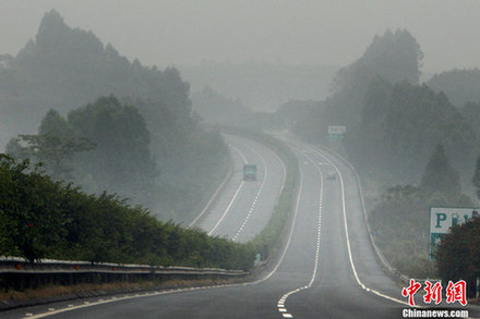 中國(guó)大部分地區(qū)普遍降溫 迎來(lái)降雪天氣