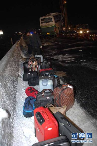 杭州機場高速兩輛大巴相撞多人傷亡(組圖)