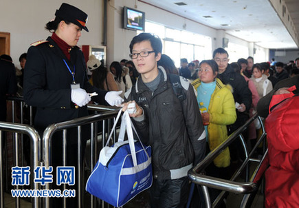 發展改革委等8部門要求全力以赴做好春運各項工作