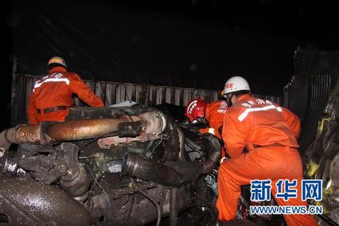 滬昆高速貴黃段多輛車連環(huán)相撞 交通暫時中斷