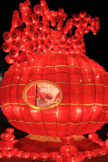 火紅花燈為港城煙臺春節(jié)添彩[組圖]