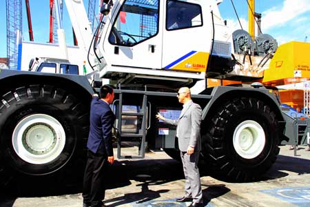 民族品牌強(qiáng)勢(shì)亮相2011美國(guó)拉斯維加斯國(guó)際工程機(jī)械展