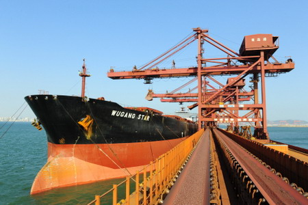 青島港第14次刷新鐵礦石接卸世界紀(jì)錄