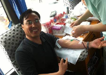 郭明義微博發獻血倡議 全國網友紛紛“力挺”