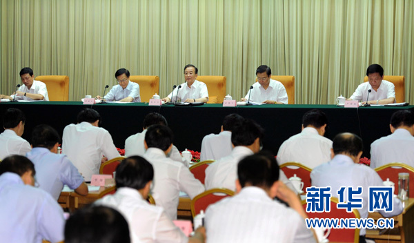 溫家寶:任內(nèi)基本實現(xiàn)城鎮(zhèn)居民社會養(yǎng)老保險和新農(nóng)保全覆蓋