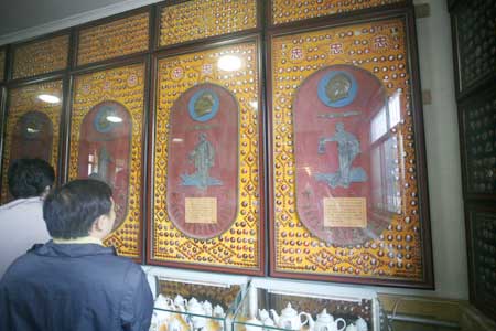 珍藏百萬(wàn)的毛主席像章紀(jì)念館成為黨史教育基地