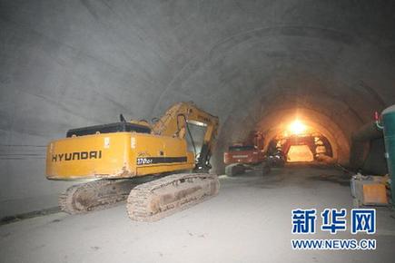 大連隧道坍塌生命救援:12名被困人員安全無恙