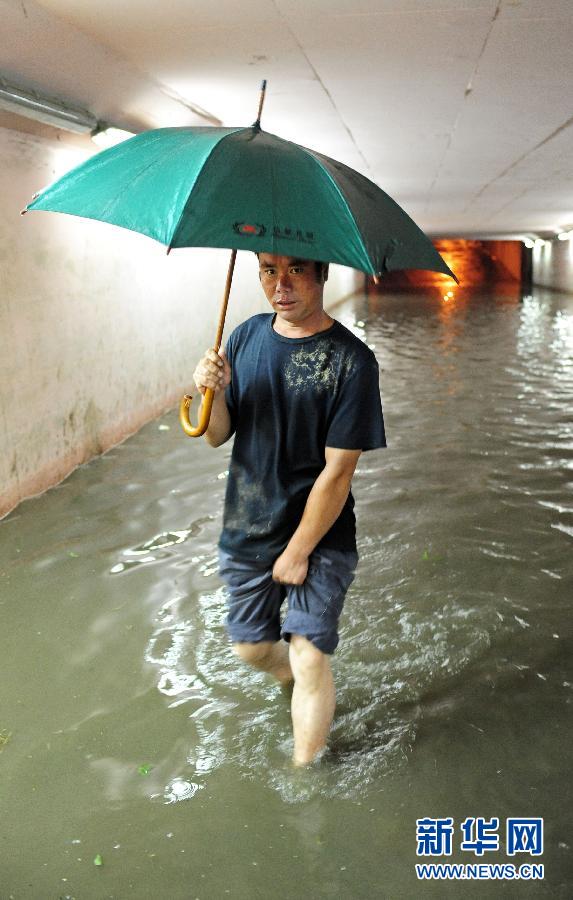 遼寧局地降冰雹和暴雨 冰雹大如乒乓球砸壞車窗