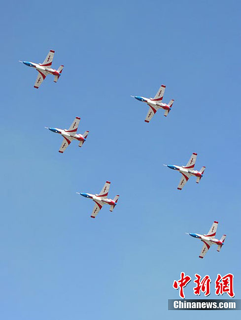 長春首屆航空展中國三支飛行表演隊齊亮相