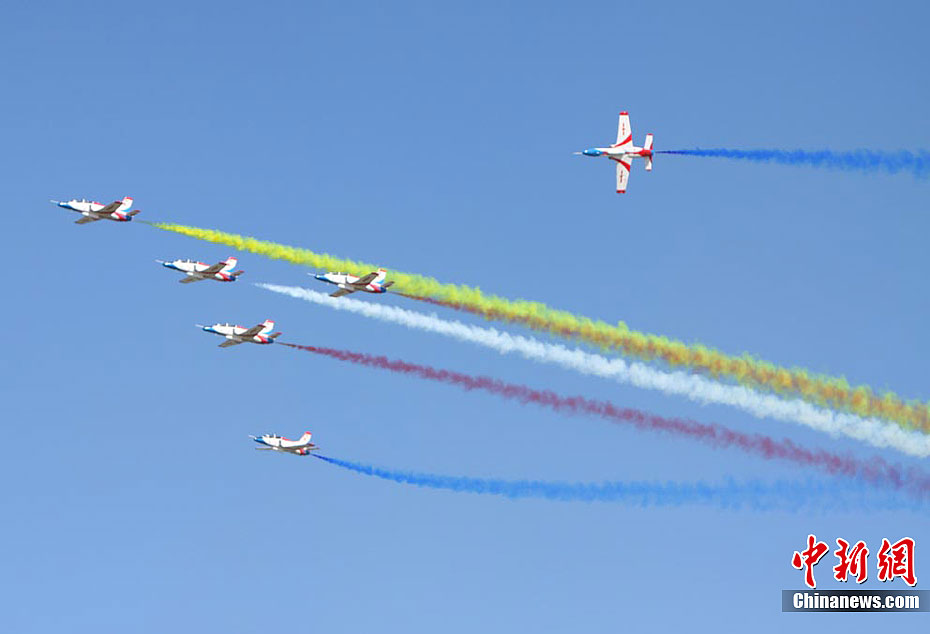 長春首屆航空展中國三支飛行表演隊齊亮相