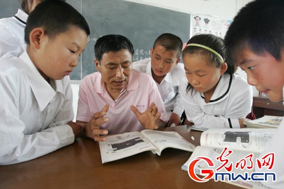 最美鄉(xiāng)村教師杜順：血液里沒了學生，心臟就不會跳動