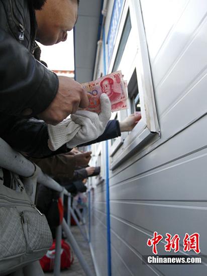 火車票下調(diào)退票費(fèi) 全國動(dòng)車組將實(shí)行互聯(lián)網(wǎng)售票