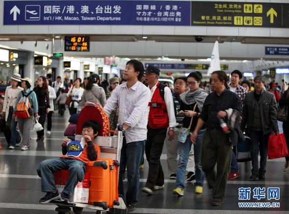 國慶長假將結束 各地迎來返程客流高峰