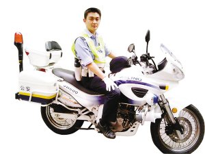 少女雨夜跳下6米高天橋 交巡警雙手接住