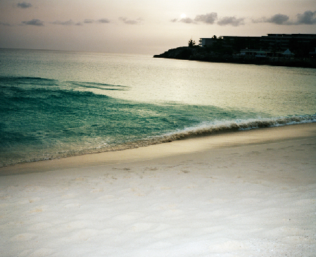 攝影師拍飛機(jī)“擦著”人頭降落奇景