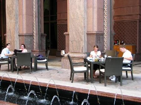 金碧輝煌！40噸黃金打造的八星級酒店