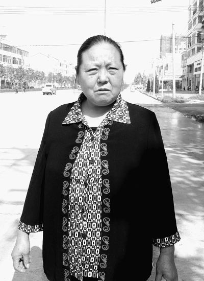 女子買1箱梨發現含11萬現金 稱錢不還睡不著