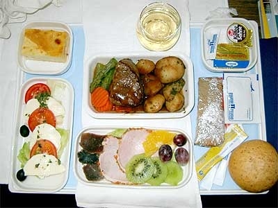 飛機(jī)上也有美食！看看各航空公司飛機(jī)餐