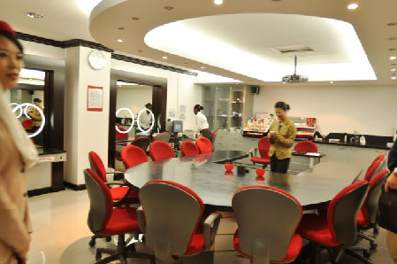 看看迪拜空姐是如何煉成的