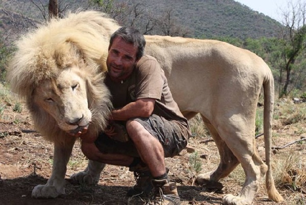 南非白獅王國(guó)的“獅語(yǔ)者”