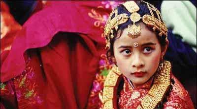 揭秘尼泊爾少女奇異的“果實婚禮”