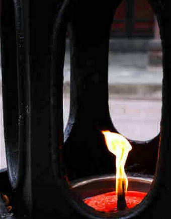 古墓長明燈千年不熄之謎！