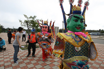 我國最大高速客滾輪“海峽號”今日首航臺中