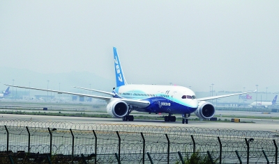 波音787亮相羊城 主打“夢幻”搶客(組圖)