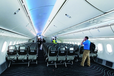 波音787亮相羊城 主打“夢幻”搶客(組圖)