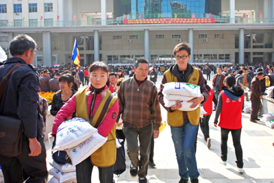 翔安9239名貧困居民收到新年救濟物資