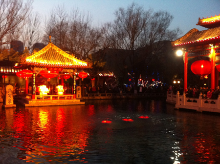 濟南：元宵節趵突泉賞花燈
