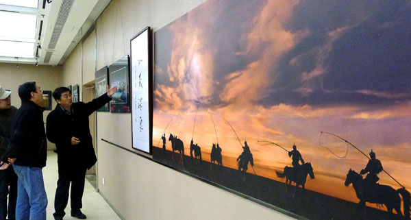 《龍馬精神頌》書法、攝影展在山西太原開展