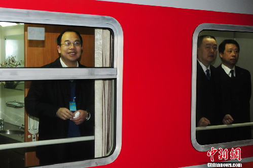 首批京外全國政協委員乘火車抵京