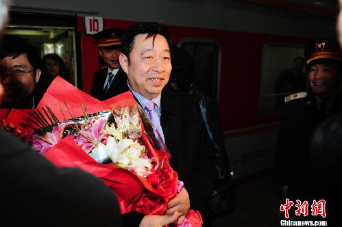 首批京外全國政協委員乘火車抵京