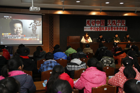 “雷鋒日”里學(xué)雷鋒