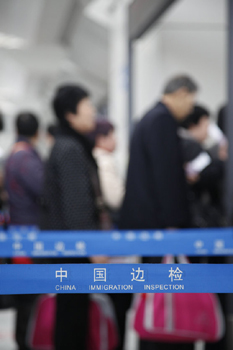 江蘇無錫邊檢：熱情服務(wù)返鄉(xiāng)祭祖臺胞