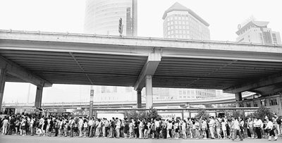 小白領(lǐng)，工資為啥“白領(lǐng)”？