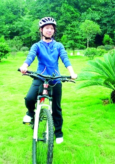 “最美護士”何遙的美麗瞬間 組圖