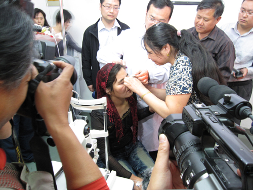 蘇州眼角膜捐獻者助伊犁州兩個貧困家庭重見光明