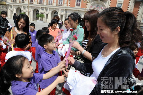 天津：低保、單親、外來務(wù)工子女圓夢(mèng)母親節(jié)