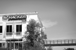 Facebook今日上市 扎克伯格身價達近300億美元（組圖）