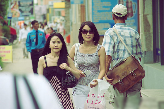 實拍蒙古國大街上出人意料的美女