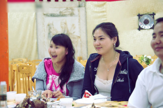 實拍蒙古國大街上出人意料的美女