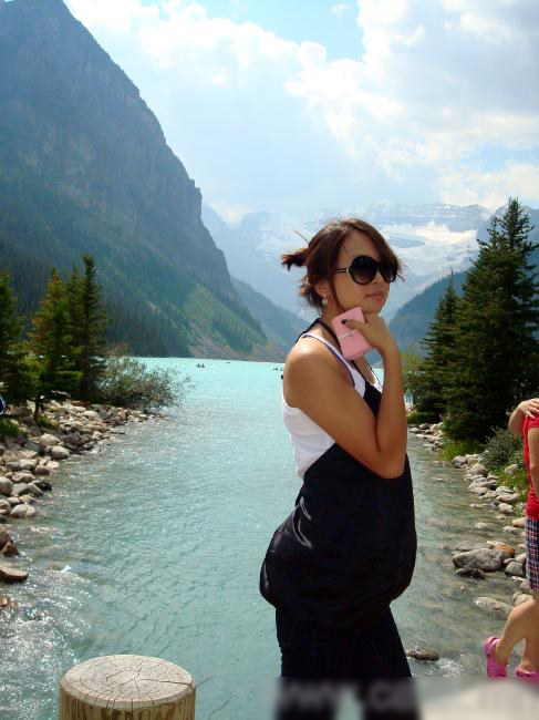 實(shí)拍蒙古國(guó)大街上出人意料的美女