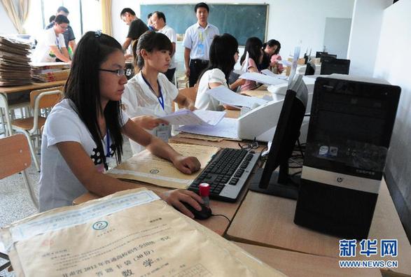 直擊高考閱卷現(xiàn)場：流程嚴(yán)格 安保嚴(yán)密