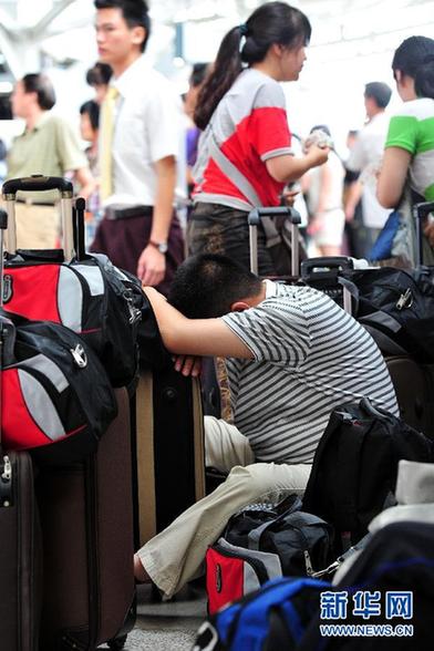 熱帶風(fēng)暴“泰利”致三亞機(jī)場(chǎng)航班大面積延誤