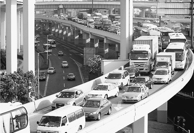 上海私車牌照拍賣是與非：屢創新高引發爭議